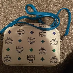 Mcm cross body